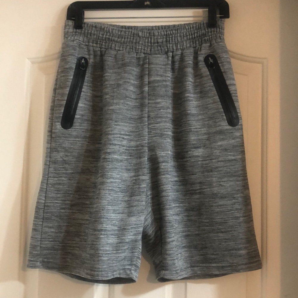Ring of Fire Men’s Gray Shorts Size Small